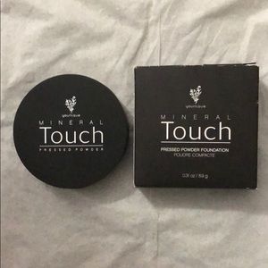 Younique Mineral Touch Pressed Powder Foundation